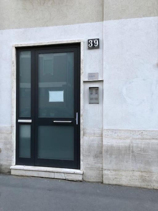 Bilocale In Bande Nere-Metro Rossa Duomo Lejlighed Milano Eksteriør billede
